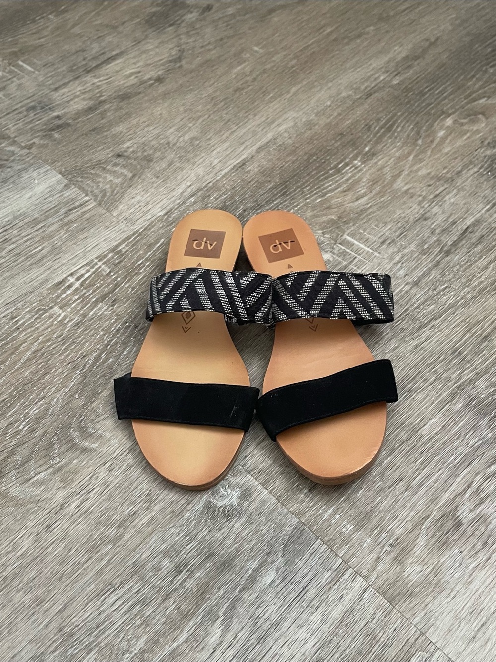 DV by Dolce Vita Women’s Size 7 Black Slide Sandals Double Strap Geometric